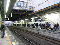 high school students waiting for their train to come in (:-P)